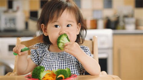 Tips for Getting Your 3 Year Old to Eat Healthy Foods